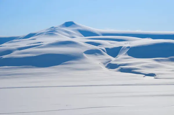 Χιονισμένες Κορυφές Στο Νησί Svalbard — Φωτογραφία Αρχείου