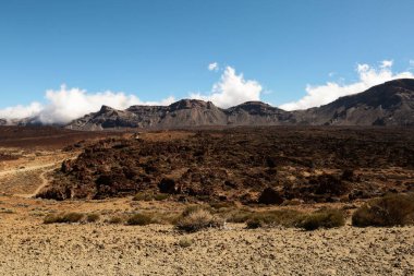 Tenerife 'de Teide Volkanı üzerindeki bulutlar