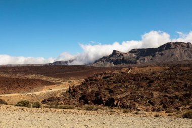 Tenerife 'de Teide Volkanı üzerindeki bulutlar