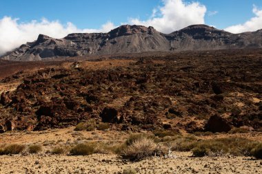 Tenerife 'de Teide Volkanı üzerindeki bulutlar