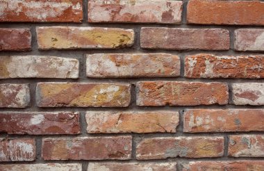 Betonlu eski bir kırmızı tuğla duvar dokusu. Bilgisayar masaüstü duvar kağıdı.