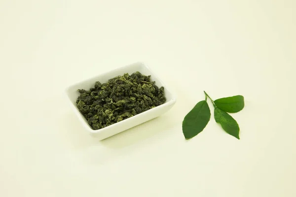 Chińska Zielona Herbata Herbata Normalizacji Ciśnienia Liść Cytryny Izolowany Białej — Zdjęcie stockowe