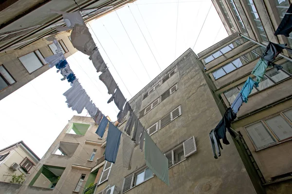 Laundry hanging between buildings Zadar — Stock Photo, Image