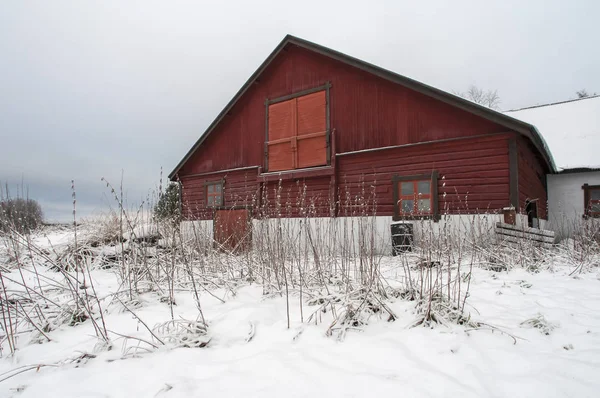 kırmızı kar ahırda