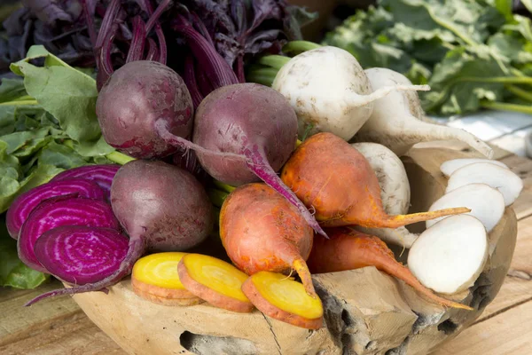 A bunch of colorful beets — Stock Photo, Image