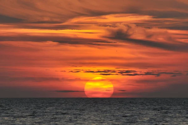 Coucher de soleil magnifique sur la mer Égée — Photo