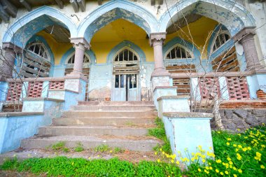 Eski terk edilmiş ev içinde