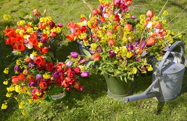 Mazzi di fiori primaverili — Foto Stock