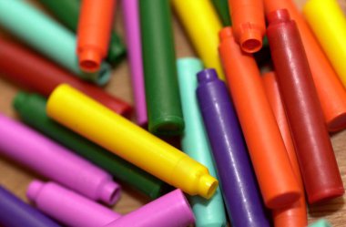 Renkli mürekkep dolgular