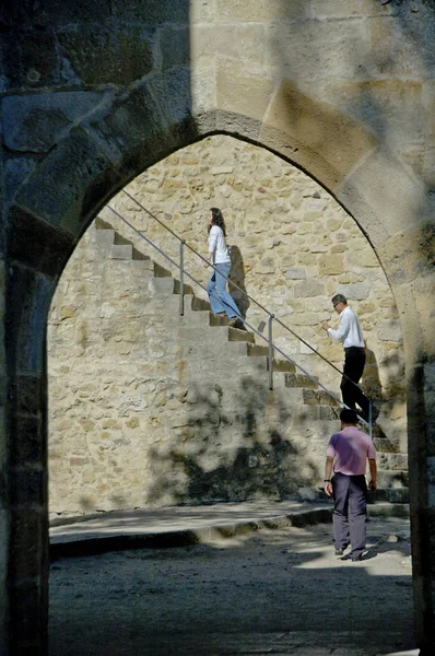 Subiendo las escaleras de un castillo — Foto de Stock