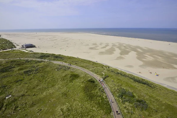 Nézd a strandon, a világítótorony — Stock Fotó