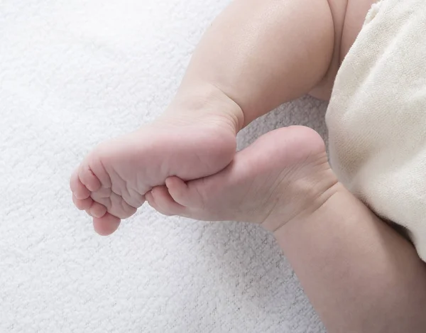Babynahrung auf weiß — Stockfoto