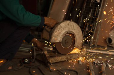 İşçi kullanımı elektrik değirmeni metal kesme 