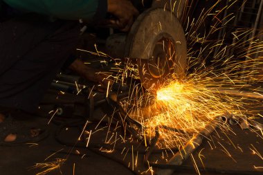 İşçi kullanımı elektrik değirmeni metal kesme 