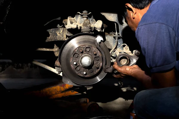 Mekanik tamir araba fren disk — Stok fotoğraf