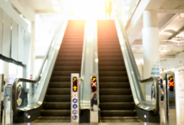 自动扶梯与丰田的概念模糊抽象背景 — 图库照片