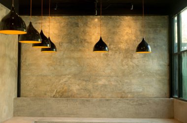 Tavan ışık lamba iç beton duvar ile