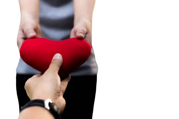 San Valentín es día manos masculinas y femeninas sosteniendo el corazón aislado — Foto de Stock