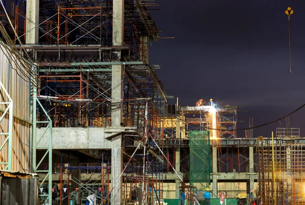 İnşaat işçisi geceleri ile 