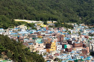 3 Haziran 2017 - mavi gökyüzü ile Gamcheon kültür Köyü Busan Güney Kore