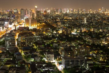 Bangkok kentin crapers gece zaman yüksek bina ile 