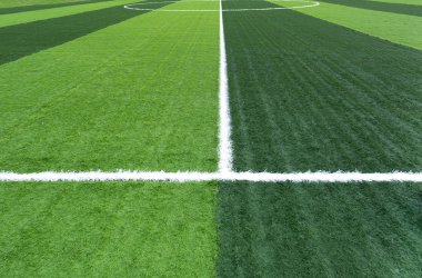 Yeşil suni çim ile yeni futbol sahası 