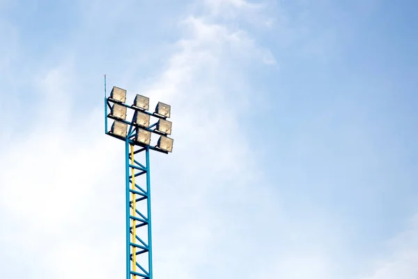 Точкові світильники футбольного поля — стокове фото