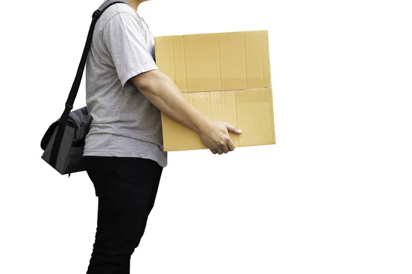 Homem segurando caixa marrom isolado no caminho de recorte . — Fotografia de Stock