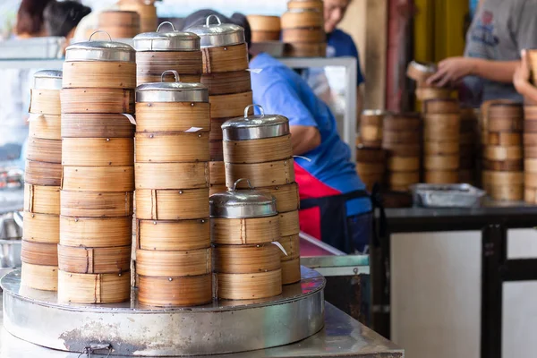 Bamboo steamer sits on top of water steam at restaurant. — Stock Photo, Image