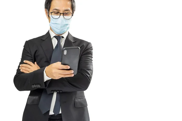Social Zdystansowanie Biznesmen Noszenie Maski Ochronnej Zapobiegające Covid Pracy Telefon — Zdjęcie stockowe