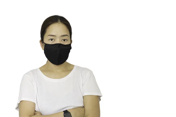 Kobieta Nosząca Czarną Ręcznie Robioną Bawełnianą Maskę Podczas Epidemii Koronawirusu — Zdjęcie stockowe