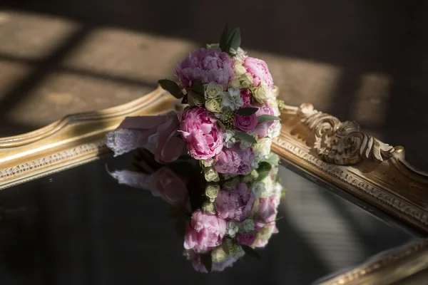Ślubny bukiet róż fiolet biały Zdjęcie Stockowe