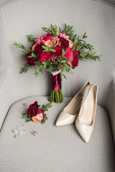 Detalhes do casamento de um buquê de sapato anel — Fotografia de Stock