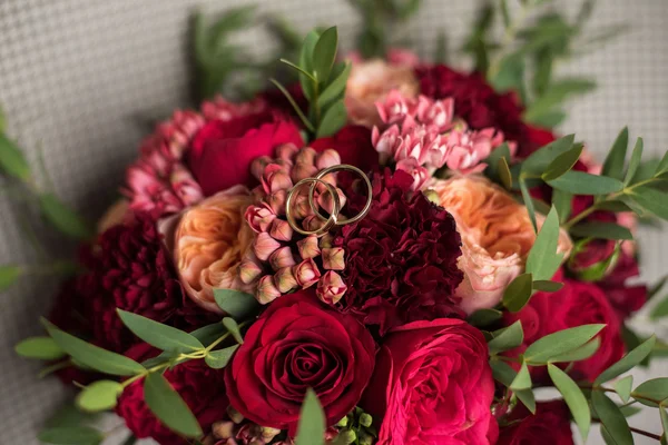 Detalhes de casamento de um buquê de anel — Fotografia de Stock