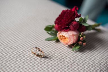 bir yüzük buket düğün detayları