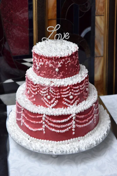 Red-white cake