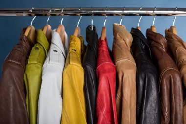 Farklı renk deri ceket