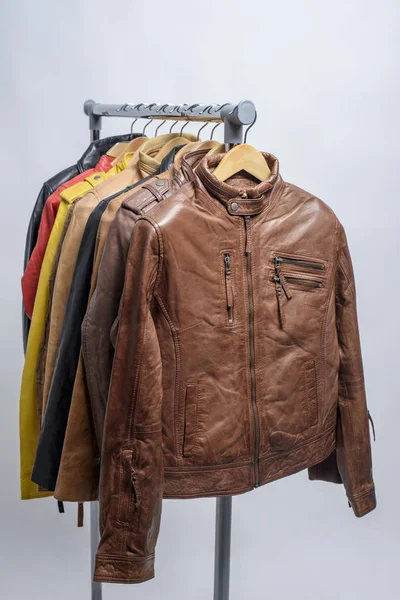 Verschiedene Farbe Lederjacke — Stockfoto