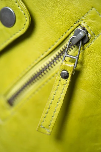 Yeşil deri ceket fermuarlar