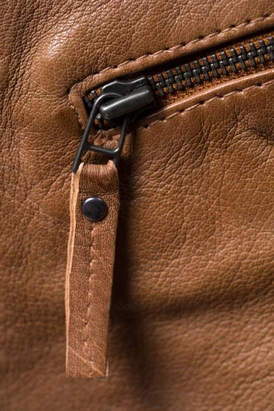 Brown texturizado zíperes jaqueta de couro — Fotografia de Stock