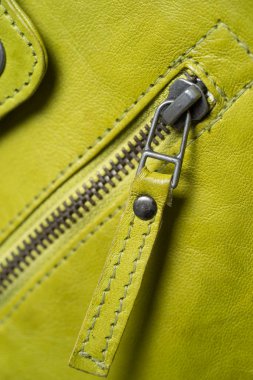 Yeşil deri ceket fermuarlar