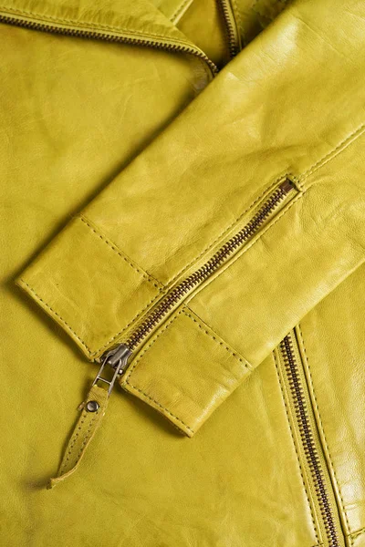 Zíperes casaco de couro verde. Jaqueta de couro macro detalhes — Fotografia de Stock