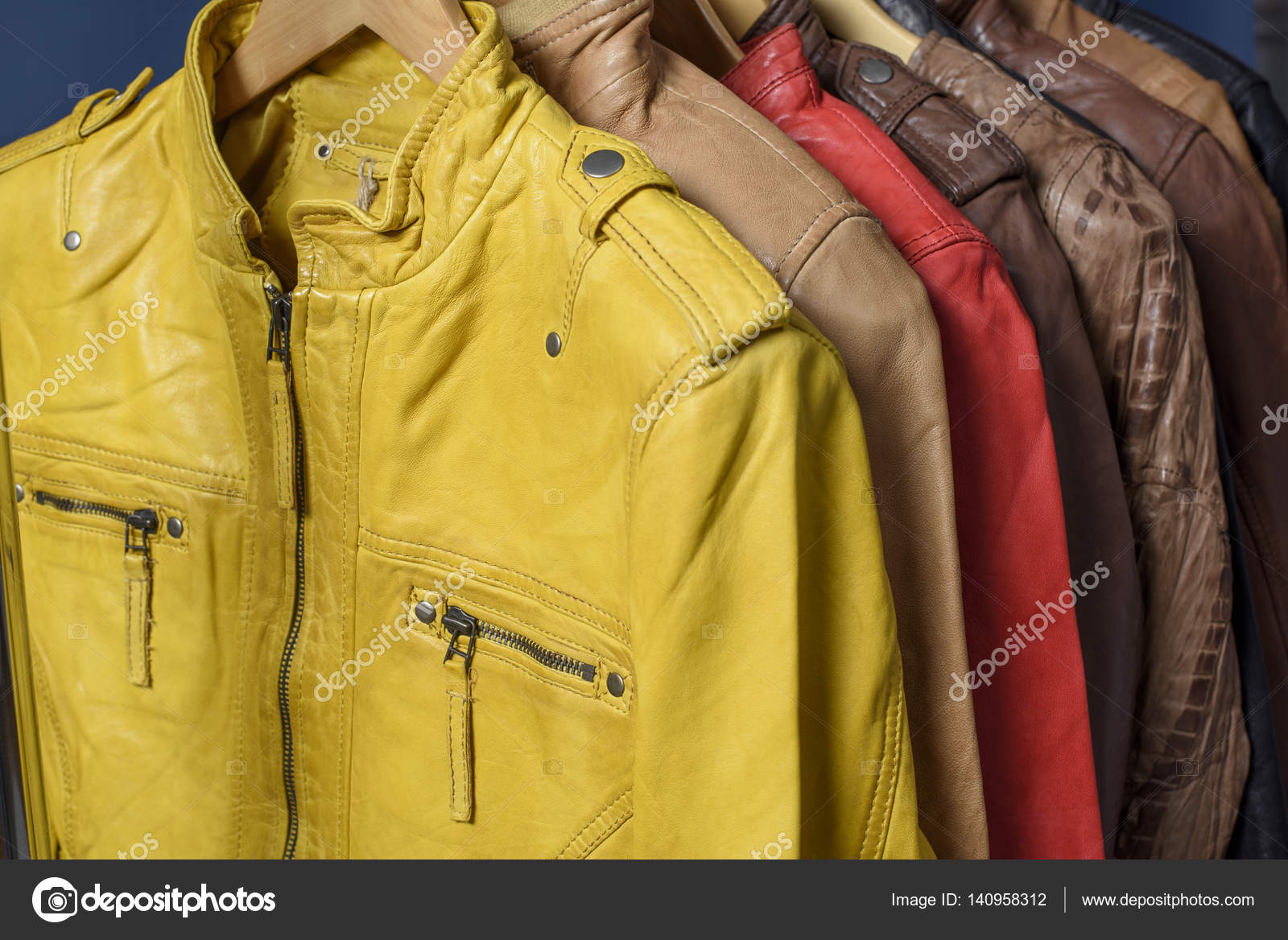 jaqueta de couro colorida
