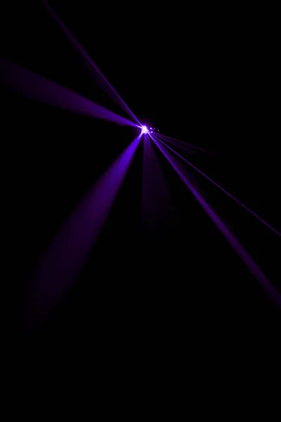 Rayon laser rouge sur fond noir — Photo