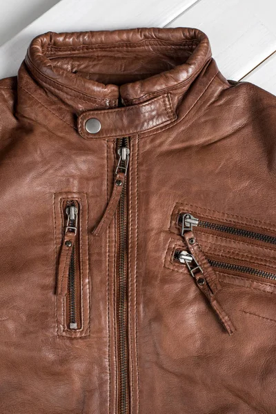 Getextureerde bruinleren vest. Lederen jas macro details. — Stockfoto