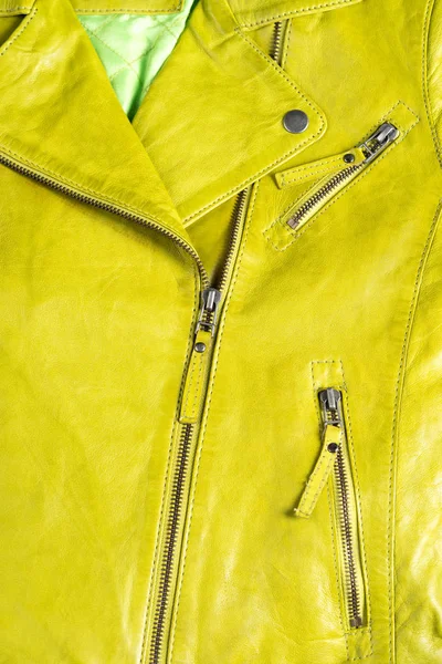 Jaqueta de couro cor verde. Jaqueta de couro macro detalhes. Zíperes e bolsos de casaco . — Fotografia de Stock