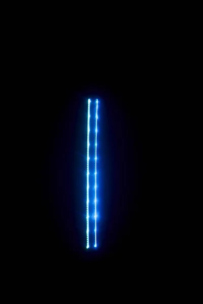 Laserstraal blauw op een zwarte achtergrond — Stockfoto