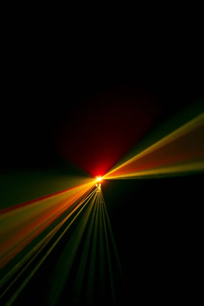 Laserstraal kantelen oranje op een zwarte achtergrond — Stockfoto