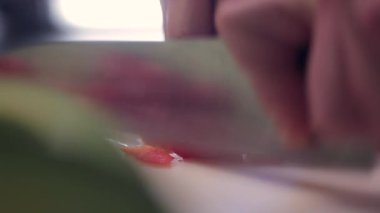 Kırmızı biber dilimleri pişir. Kapat..