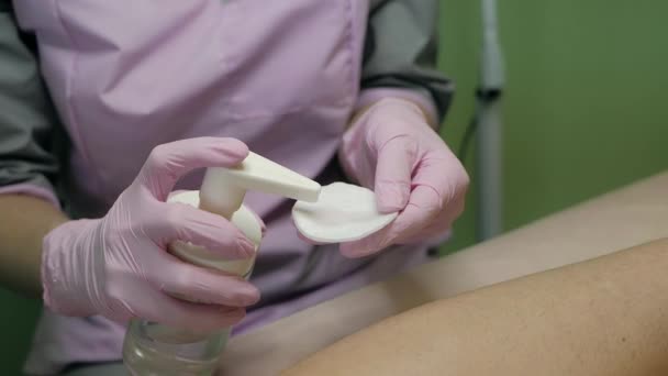 Hair Removal Specialist Prepares Woman Skin Epilation Procedure — Stock Video